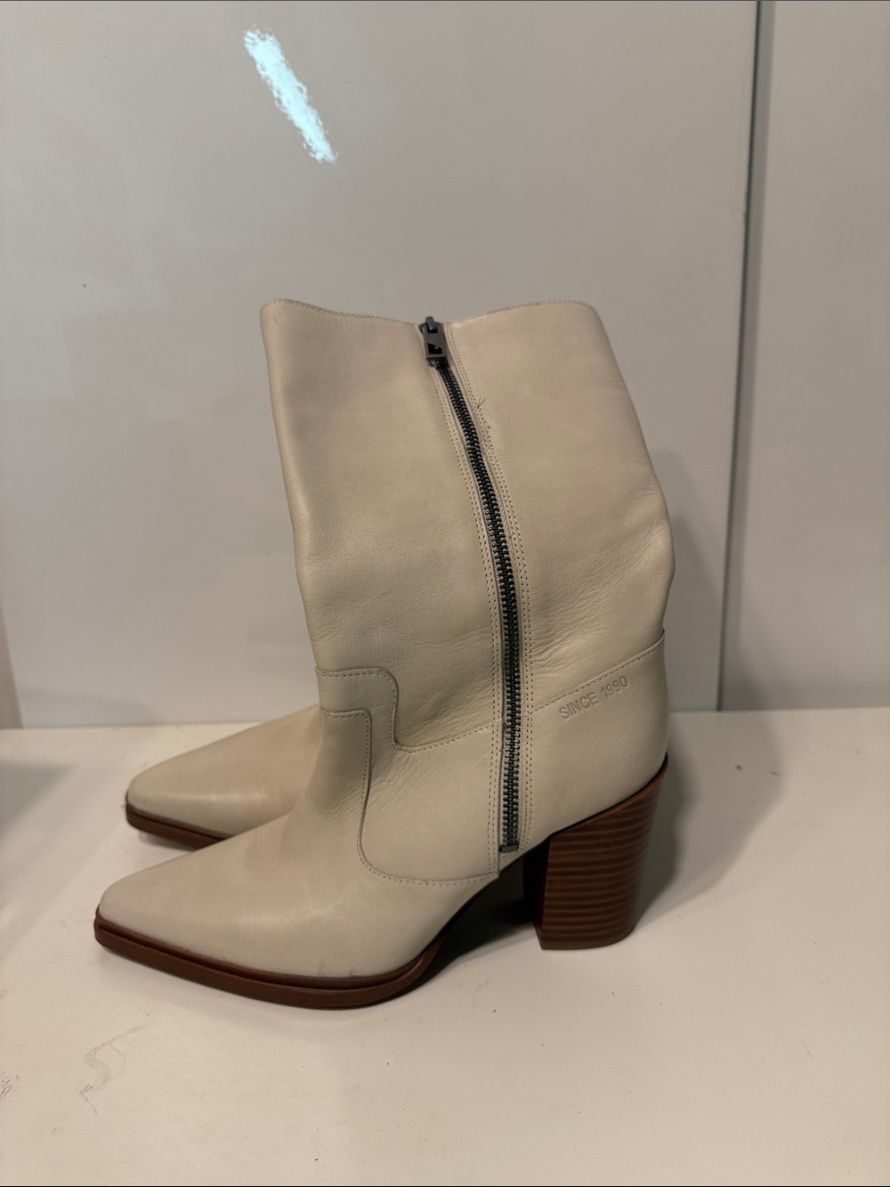 Like new Frank Sarto Women's Cream Leather Mid-Heel Ankle Boots women’s 8